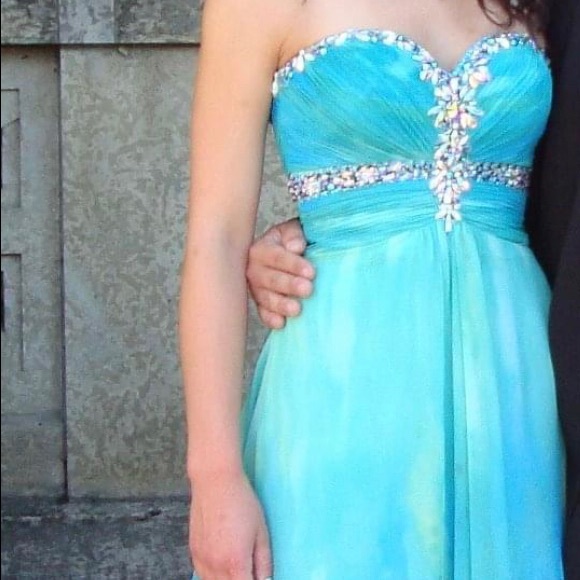 Grad Dress, Size 2, Tony Bowls Collection - Picture 6 of 8